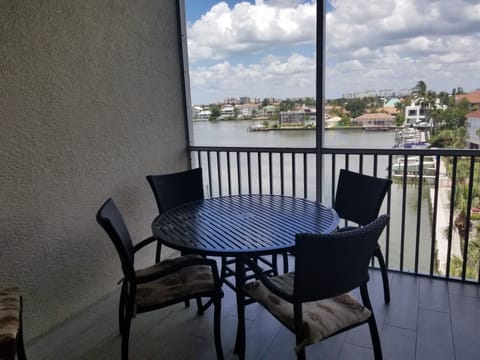 Dining table on the lanai