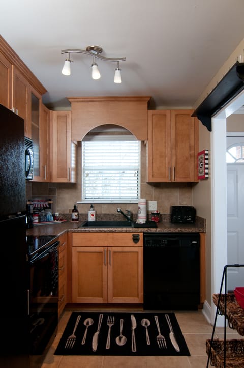 fully equipped kitchen