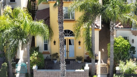 Welcome to Tremont Villa!