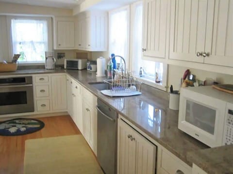 Fully Stocked Kitchen for, hosting, cooking, dining and entertaining. 