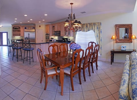 Main level dining area