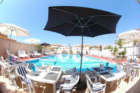 ARGENTIERE-CLUB: The pool side restaurant - Web site: www.argentiere-club.com