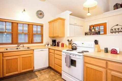 39747751 5d11 41d3 9d48 b324bab695e1