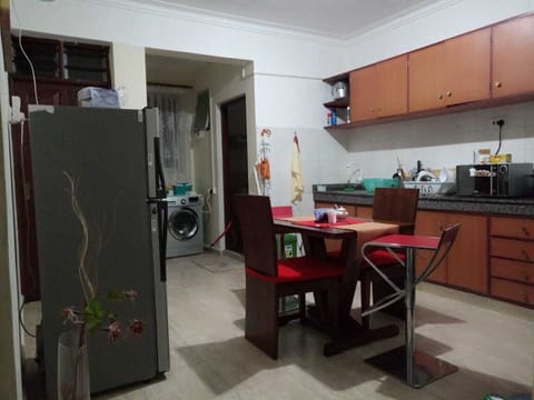 Kitchen & Dining Area for 4