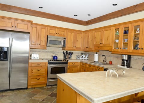Full modern kitchen with counter seating for four