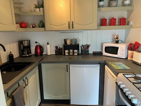 Fuchsia Cottage Kitchen