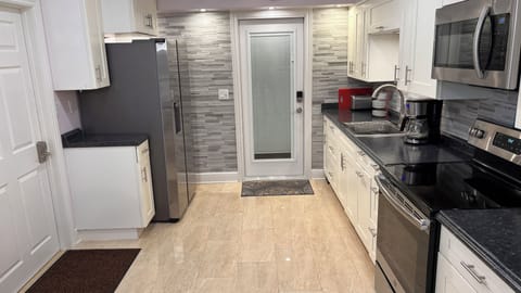 Common area kitchen 4