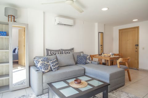 Condo - Image 2