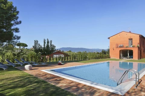Building Exterior, Garden, Pool