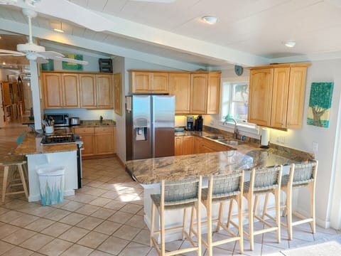 Kitchen has Granite Counters/Stainless Appliances