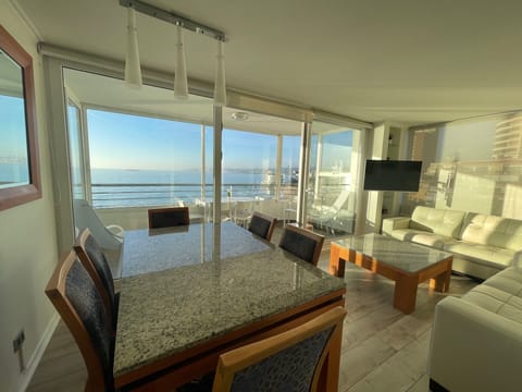 Unobstructed awesome views of Valparaiso bay