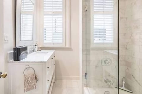 Tub shower sink toilet