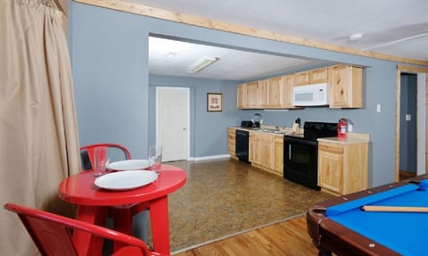 Best Pricing on a Large and Small group cabins in Gattlinburg downtown Lodge in Gatlinburg