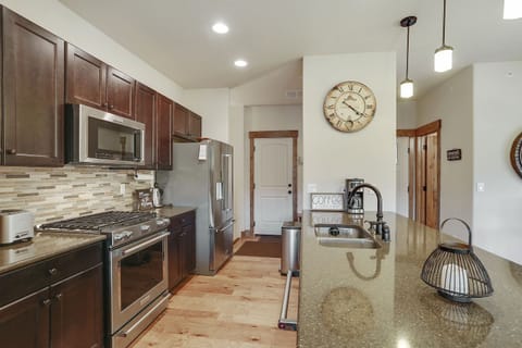 Fully Equipped Chef's Kitchen