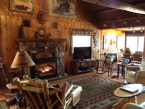 Livingroom with gas fireplace.