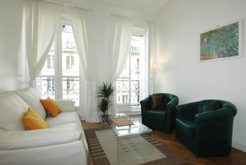 Full of light livingroom