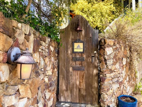 Welcome to the Doublejack Guesthouse!