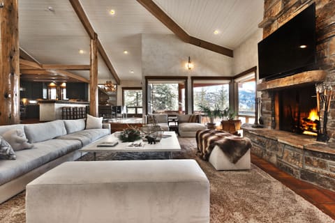 Formal living room with seating for up to 20 peeps