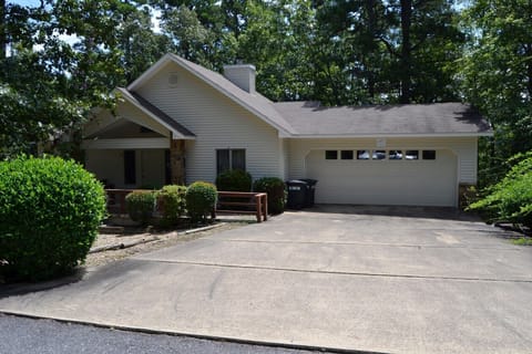 8AlarWy-Front view 1