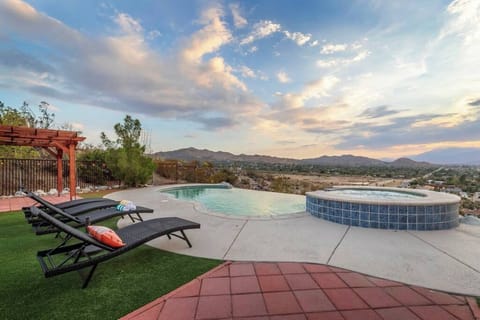 Welcome to Sunset House, your exclusive and private hilltop property overlooking Joshua Tree National Park and Yucca Valley