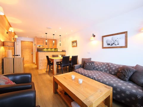 Room, Property, Furniture, Interior Design, Building, Living Room, Table, Real Estate, House, Floor