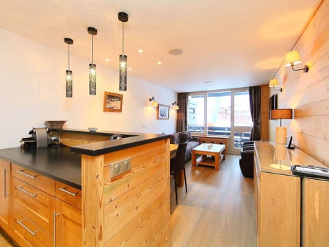 Countertop, Room, Property, Furniture, Kitchen, Cabinetry, Floor, Building, Interior Design, House