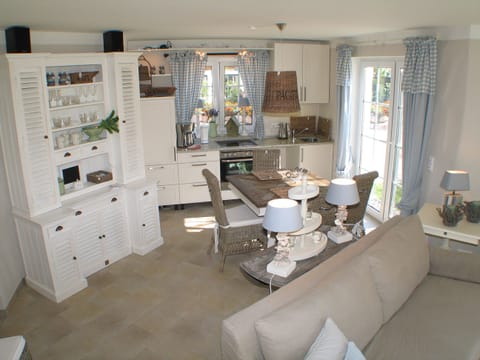 Exclusive apartment with garden and fireplace near the beach Apartment in Zingst