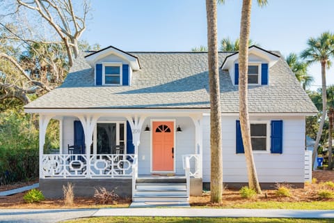 This home offers open floor plan with fully fenced backyard.
