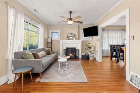 Living Room (cannot use fireplace)