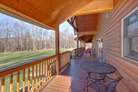 Outdoor Dining and Deck