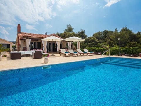 Swimming Pool, Resort, Umbrella, Leisure, Outdoor Furniture, Thermae, Eco Hotel, Vacation, Estate, Hotel