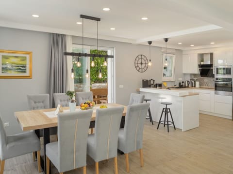 Table, Furniture, Property, Building, Chair, Countertop, Wood, Kitchen & Dining Room Table, Lighting, Couch