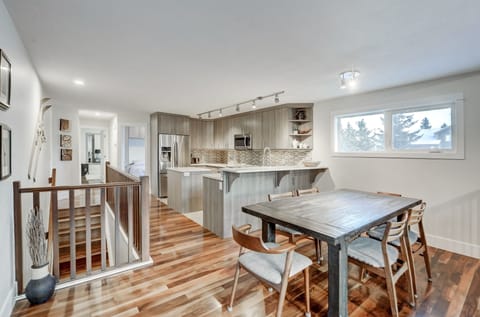 Open concept living room, dining room and kitchen.