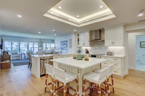 Beachside Tennis 1897 - Fully Renovated Kitchen