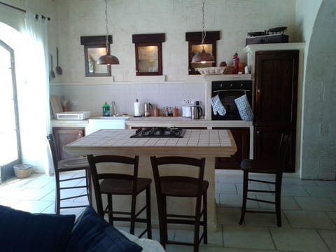 Kitchen with island - Tal-Bjar Villa Gozo