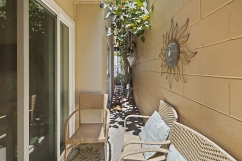 Side seating area with propane grill