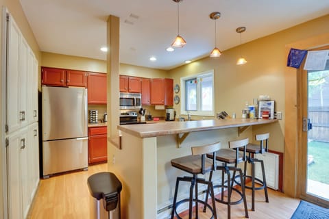 Fully Equipped Kitchen | Coffee Maker | Toaster | Crockpot