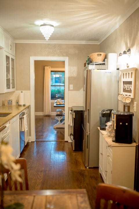 Kitchen and coffee bar