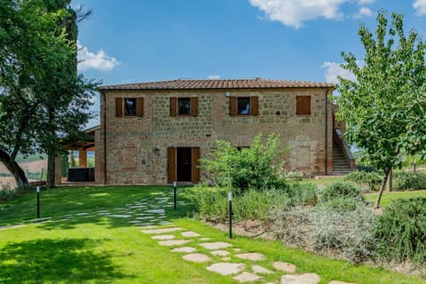 Winery Luxury Villa immersed in the area of the Nobile di Montepulciano docg.