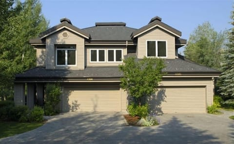 2 car garage, driveway, and covered entry
