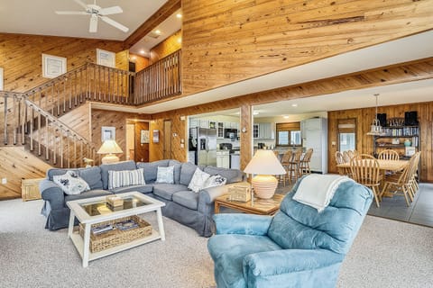 Main Level,Family Room,