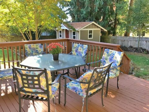 Outdoor - backyard dining