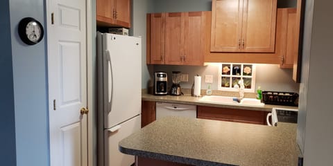Kitchen - fridge w/ ice maker, 12 cup coffee maker, blender, dishwasher, etc.