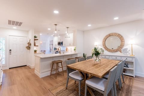 490 Capitan's- Dining Table