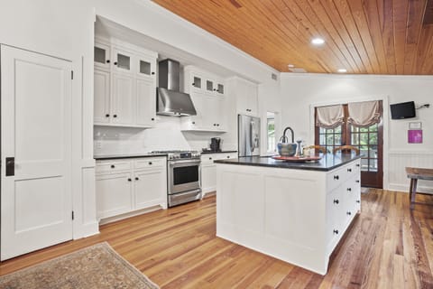 Large Kitchen 