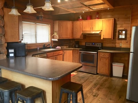 Kitchen w/ Stainless Steel
Appliances