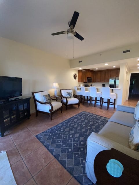 Spacious living room