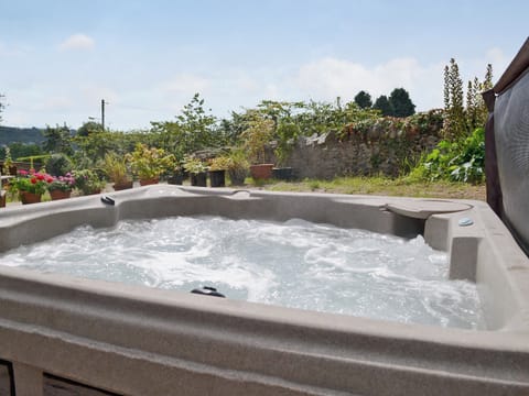 Hot tub | Haulfryn Cottage, Llandegfan, nr. Menai Bridge