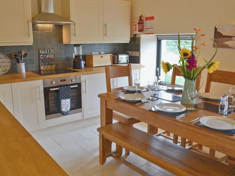 Open plan living/dining room/kitchen | Pen Yr Allt, Llanfaelog, nr. Rhosneigr