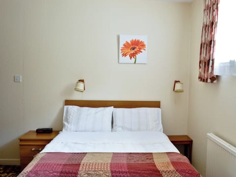 Double bedroom | Manor Park - Glenfiddich, Skelmorlie, by Largs